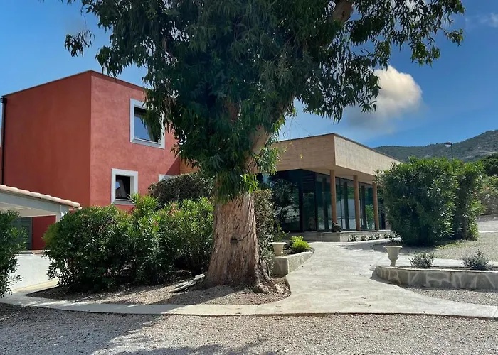 Campo Di Fiori, Maisons De Charme מלון דירות קאלבי